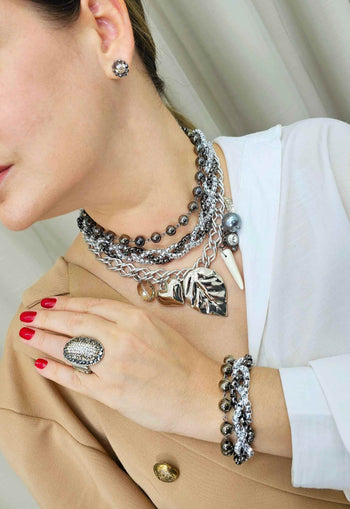 Maxi Colar Deslumbrante mix com pingentes e correntes venezianas