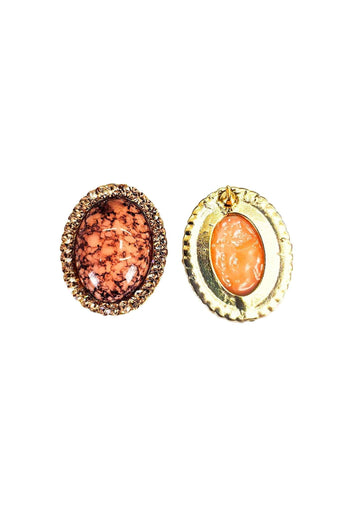 Brinco Tessália oval com pedra coral e Light Peach banhado no dourado