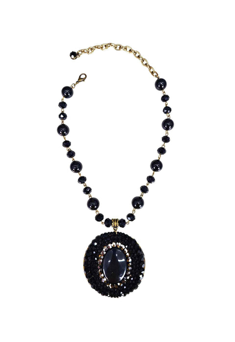 Colar Burlesque com maxi pingente e pedras pretas banhado no ouro velho