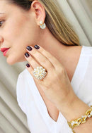 Brinco Nostalgia com perolas banhado no dourado