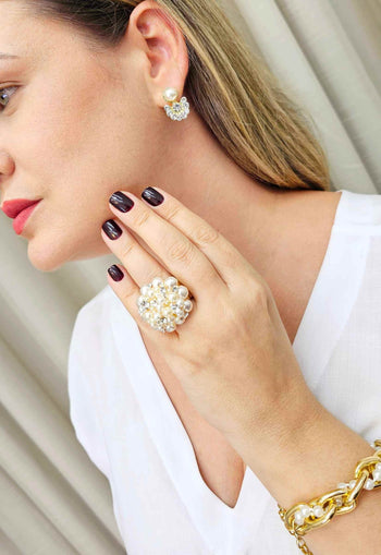 Brinco Nostalgia com perolas banhado no dourado