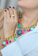 Colar Babalu com pingentes rosa e azul banhado no dourado