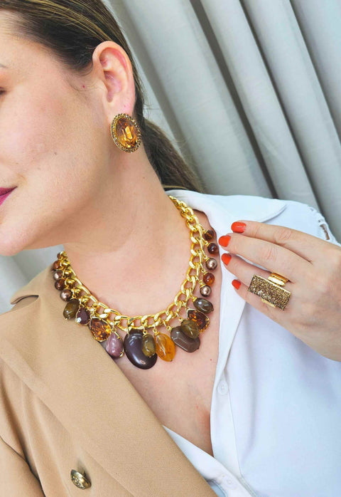 Colar Driade Glam Dourado com pingentes e pedras marrom