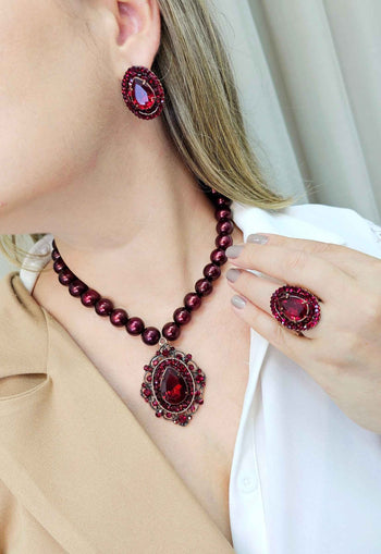 Brinco Camarote Glam oval com pedras vermelhas