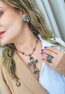 Maxi colar Ravi de crucifixo com perolas vintages e azuis