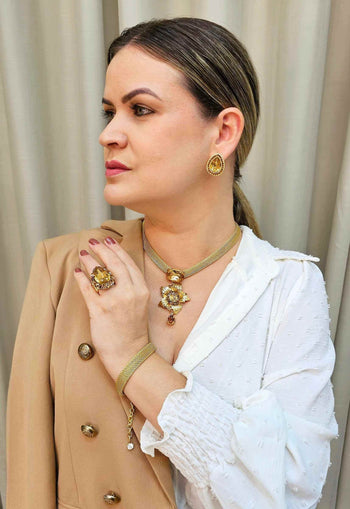 Brinco Enide de gota dourada