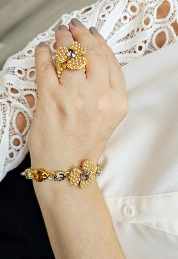 Pulseira Florência com pingente de flor e pedras champagne