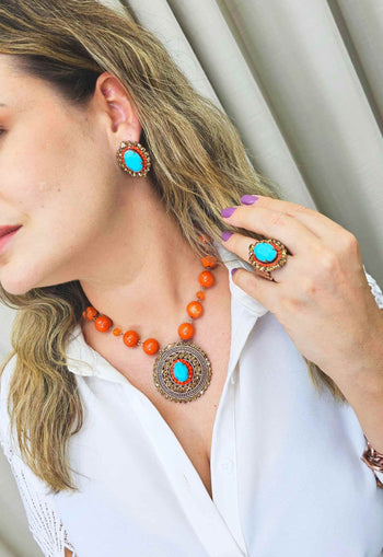 Brinco Ambaris com pedras azul e strass coral e marrom