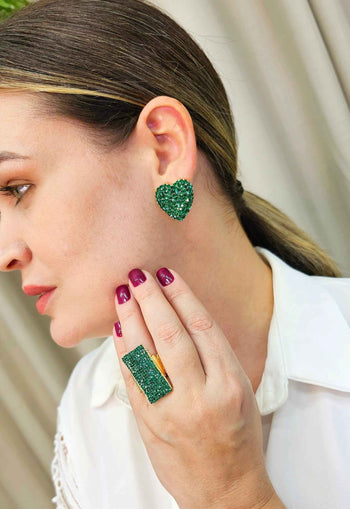 Anel Romântica de pedras esmeralda banhado no dourado