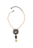 Colar Milena de perolas com pingente black diamond banhado no vintage