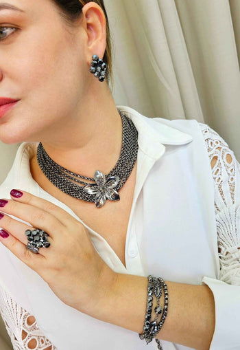 Colar Estilo de correntes veneziana e pingente de flor hematite