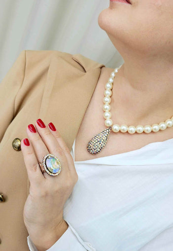 Colar Della com pingente de gota boreal e perolas