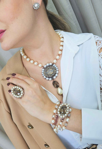 Pulseira Milena de perolas com pingente black diamond banhado no vintage