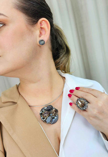 Brinco Tendência pequeno com pedras black diamond e hematite