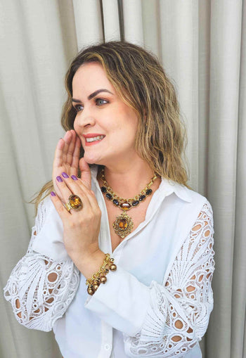 Colar Gerusa gold luxo com pingente e pedras douradas