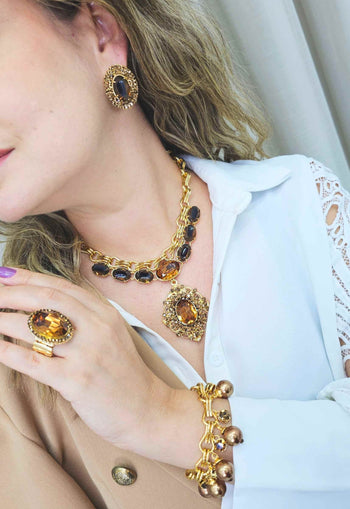 Brinco Gerusa gold oval com pedras marrom banhado no dourado