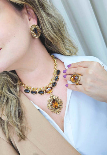 Brinco Gerusa gold oval com pedras marrom banhado no dourado