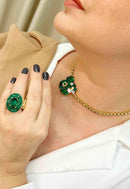 Choker Belinda de flor esmeralda banhada no dourado