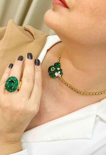 Colar choker Belinda de flor esmeralda banhada no dourado