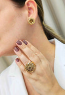 Anel Angelita Gold redondo com pedras douradas