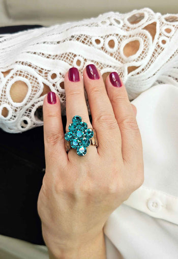 Anel Surpreendente com pedras blue zircon