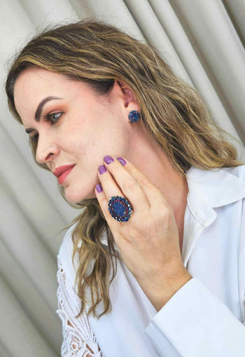 BRINCO VICK INCONFUNDÍVEL COM PEDRAS ROXAS E AZUIS BANHADO NO VINTAGE
