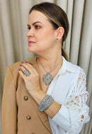 Colar Eva com pingente de folha black diamond e veneziana prata