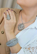 Colar Eva com pingente de folha black diamond e veneziana prata
