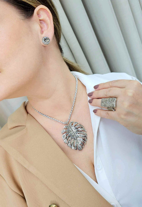Colar Eva com pingente de folha black diamond e veneziana prata