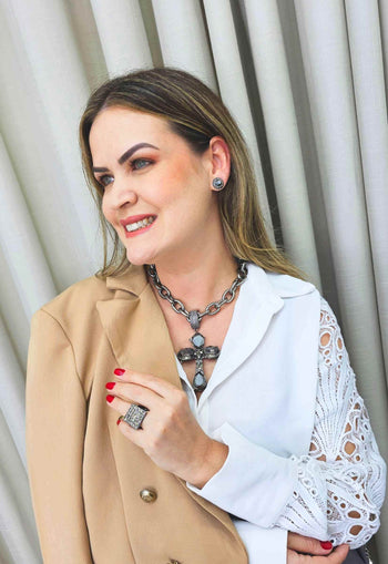 Maxi colar Ester com pingente de crucifixo onix
