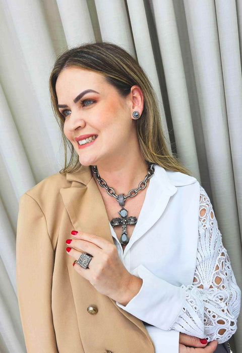 Maxi colar Ester com pingente de crucifixo onix