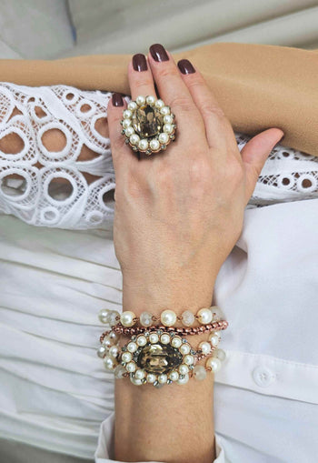 Anel Milena de perolas com pedra black diamond banhado no vintage