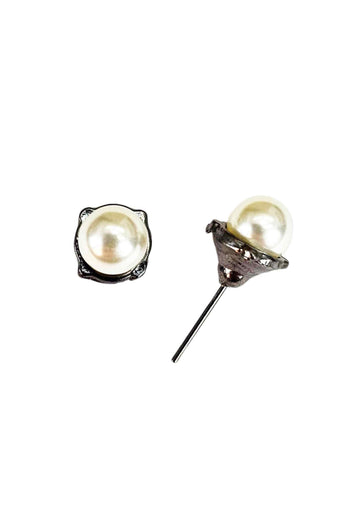 Brinco Consuelo de perola banhado no onix