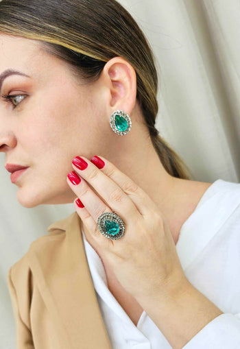 Anel Distinção prata oval com pedra verde e black diamond