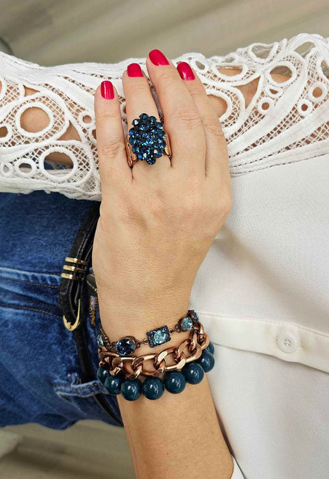 Anel Marcante com strass azul montana banhado no vintage