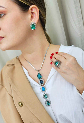 Brinco Distinção prata com pedra verde e black diamond