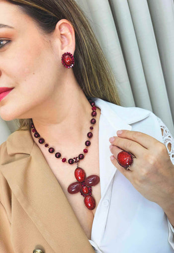Colar Santo Luxo de crucifixo com pedras vermelhas banhado no vintage