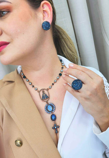Brinco Refúgio redondo com pedras azuis banhado no vintage
