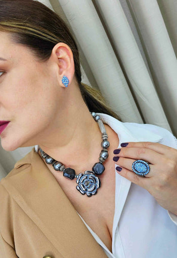 Brinco Agata com strass azul banhado no grafite