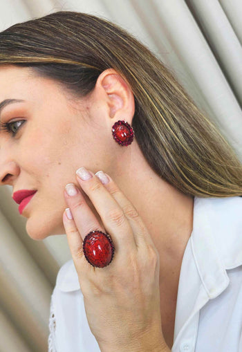 Anel Santo luxo oval com pedras vermelhas banhado no vintage