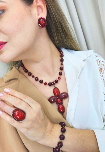 Anel Santo luxo oval com pedras vermelhas banhado no vintage