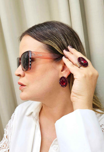 Óculos de Sol Giovana de acetato vermelho translúcido com lentes de proteção uv