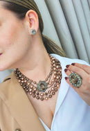 Colar Vibe de perolas vintage com pingente black diamond banhado no ouro velho