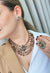 Colar Vibe de perolas vintage com pingente black diamond banhado no ouro velho