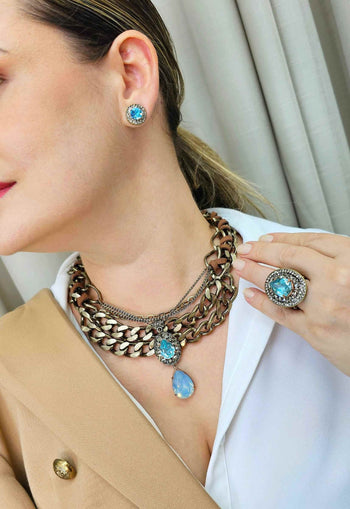 Brinco Vick Helena ouro velho com pedras azuis