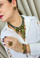 Pulseira Intuição de com pedras verdes banhado no vintage e ouro velho