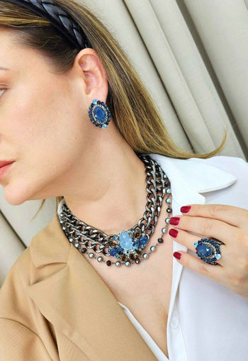 Brinco Divinidade onix com pedras azuis