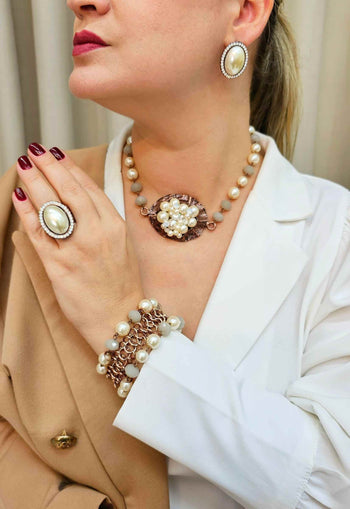 Brinco Clover vintage com perolas e strass