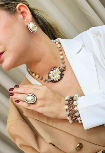 Brinco Clover vintage com perolas e strass