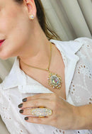 Colar Raridade Gold com pingente de strass boreal e veneziana dourado